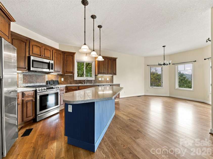 142 Twin Courts Drive, Weaverville, NC 28787.  MLS# CAR4433768, YatesRealty ID 56210. 