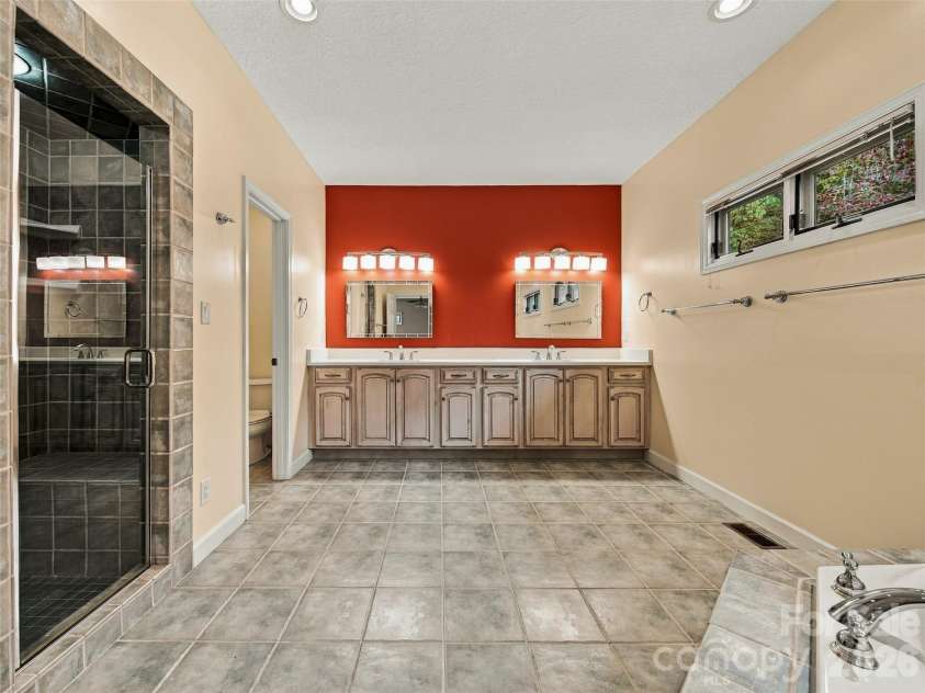 142 Twin Courts Drive, Weaverville, NC 28787.  MLS# CAR4433768, YatesRealty ID 56210. 