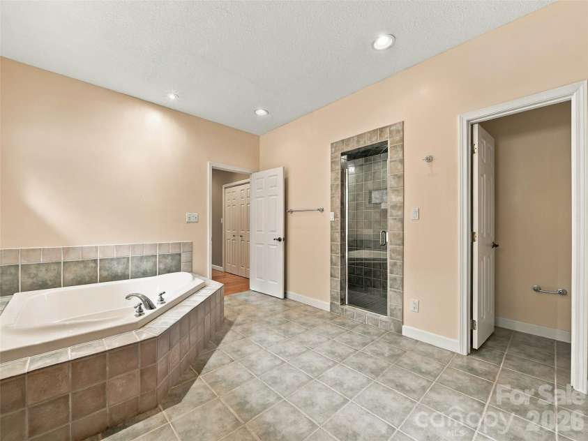 142 Twin Courts Drive, Weaverville, NC 28787.  MLS# CAR4433768, YatesRealty ID 56210. 