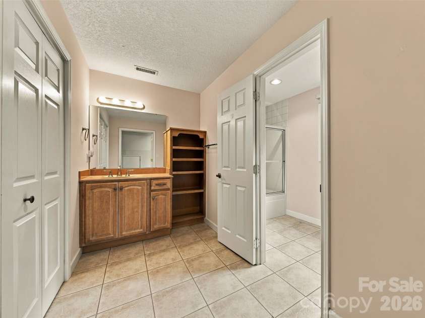 142 Twin Courts Drive, Weaverville, NC 28787.  MLS# CAR4433768, YatesRealty ID 56210. 