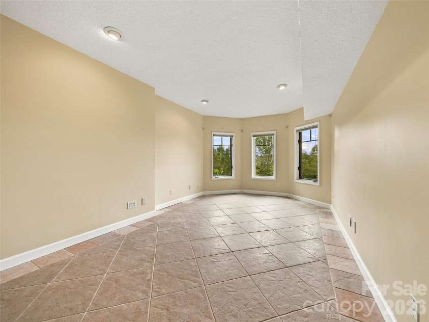 142 Twin Courts Drive, Weaverville, NC 28787.  MLS# CAR4433768, YatesRealty ID 56210. 