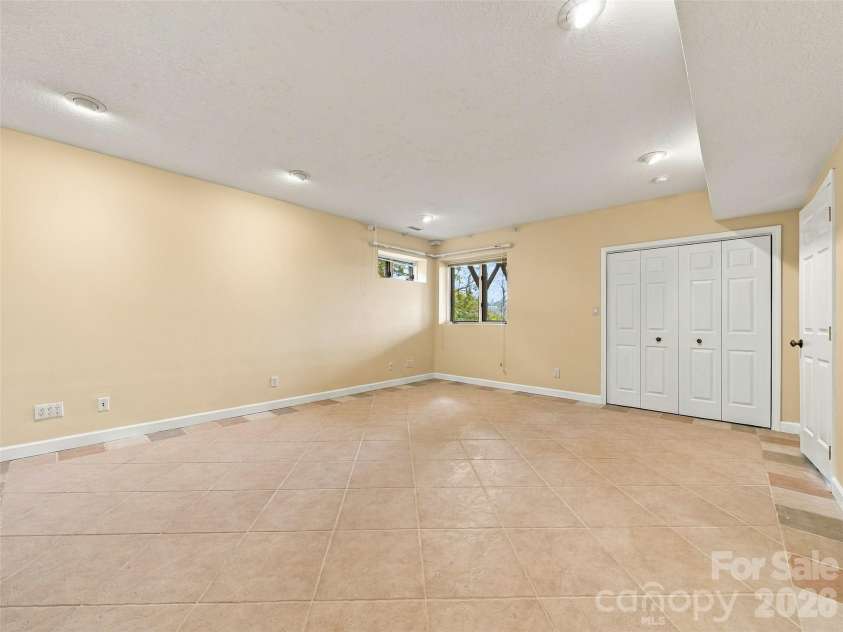 142 Twin Courts Drive, Weaverville, NC 28787.  MLS# CAR4433768, YatesRealty ID 56210. 