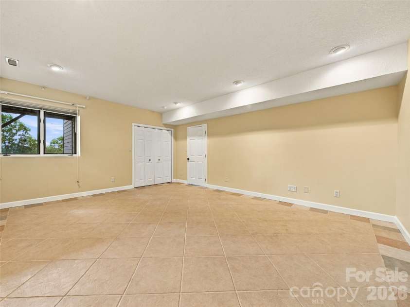 142 Twin Courts Drive, Weaverville, NC 28787.  MLS# CAR4433768, YatesRealty ID 56210. 
