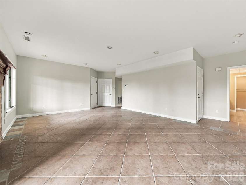 142 Twin Courts Drive, Weaverville, NC 28787.  MLS# CAR4433768, YatesRealty ID 56210. 