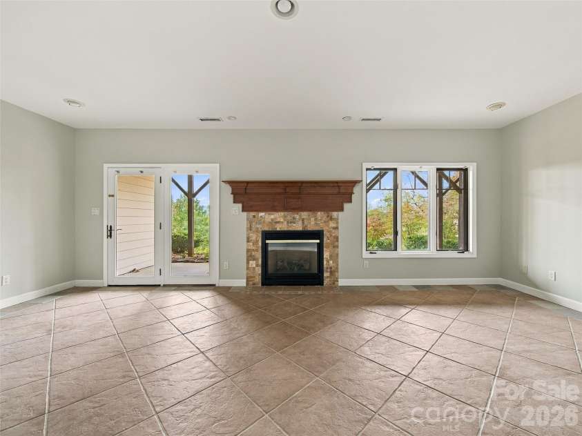 142 Twin Courts Drive, Weaverville, NC 28787.  MLS# CAR4433768, YatesRealty ID 56210. 