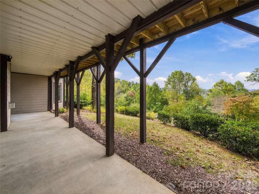 142 Twin Courts Drive, Weaverville, NC 28787.  MLS# CAR4433768, YatesRealty ID 56210. 