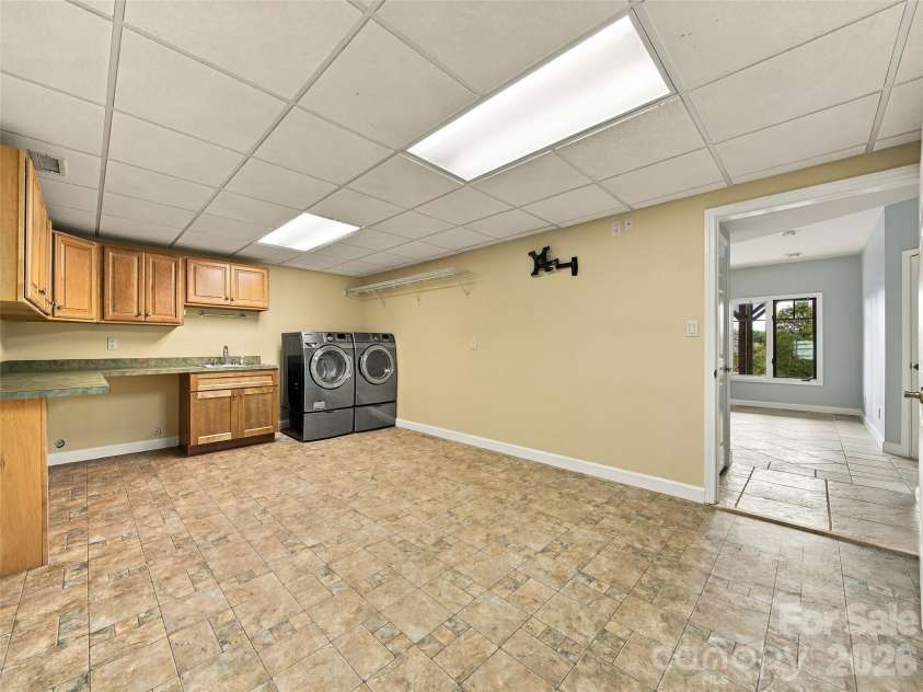 142 Twin Courts Drive, Weaverville, NC 28787.  MLS# CAR4433768, YatesRealty ID 56210. 