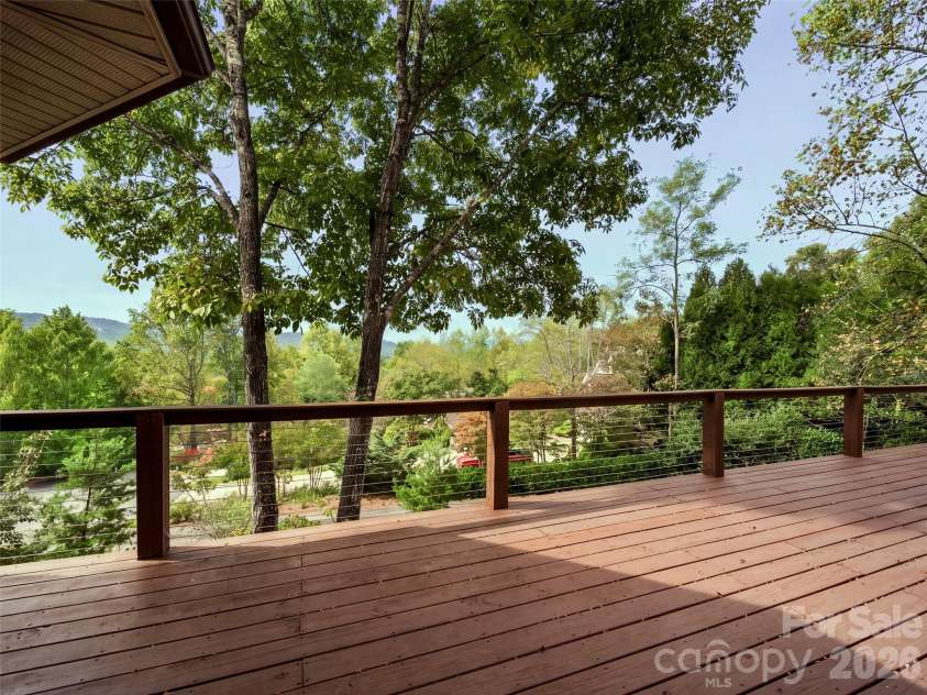 142 Twin Courts Drive, Weaverville, NC 28787.  MLS# CAR4433768, YatesRealty ID 56210. 