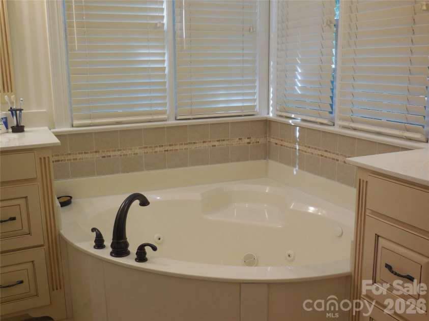 1432 Porch Swing Lane, Matthews, NC 28104.  MLS# CAR4366633, YatesRealty ID 56213. 