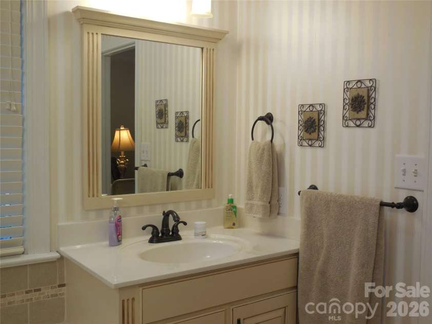 1432 Porch Swing Lane, Matthews, NC 28104.  MLS# CAR4366633, YatesRealty ID 56213. 