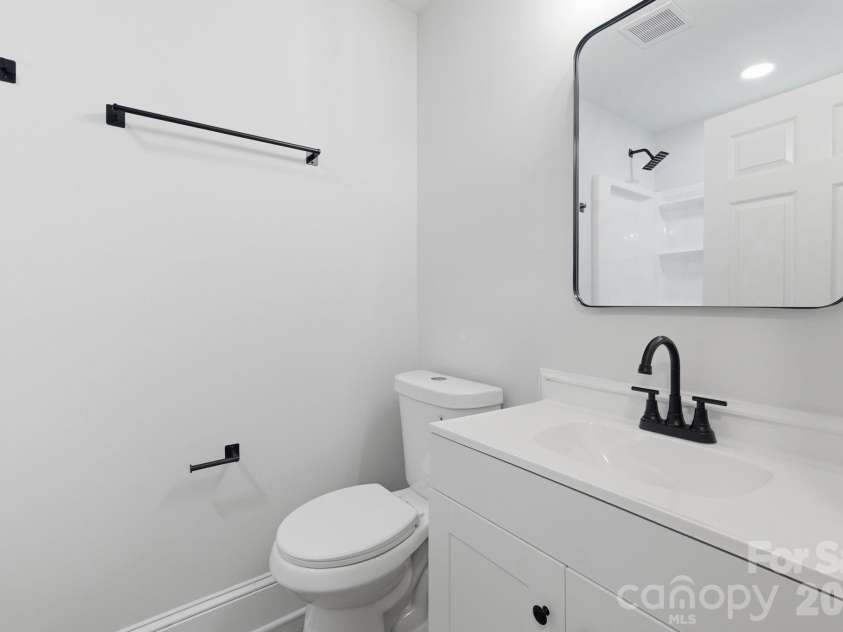 214 Dalewood Avenue, Kannapolis, NC 28083.  MLS# CAR4430178, YatesRealty ID 56219. Secondary Bathroom