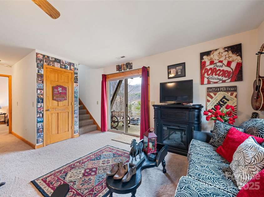 16 Hiawatha Drive, Maggie Valley, NC 28751.  MLS# CAR4331978, YatesRealty ID 5622. 