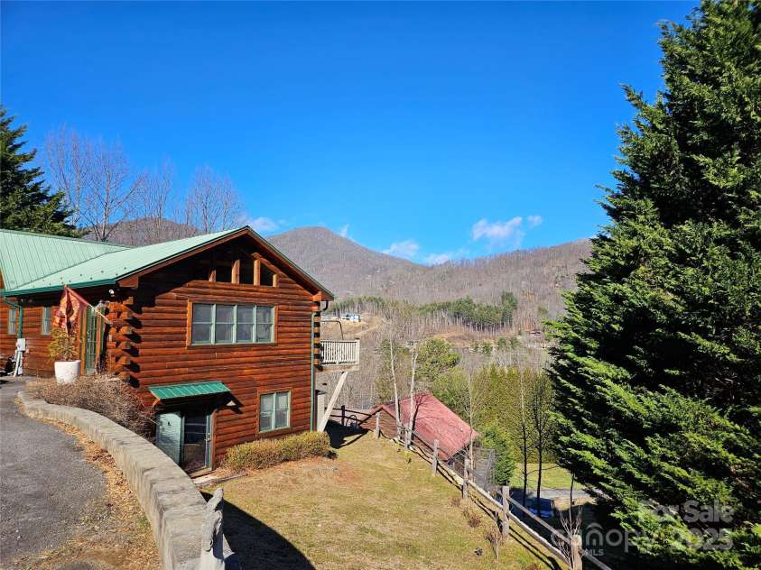 16 Hiawatha Drive, Maggie Valley, NC 28751.  MLS# CAR4331978, YatesRealty ID 5622. 