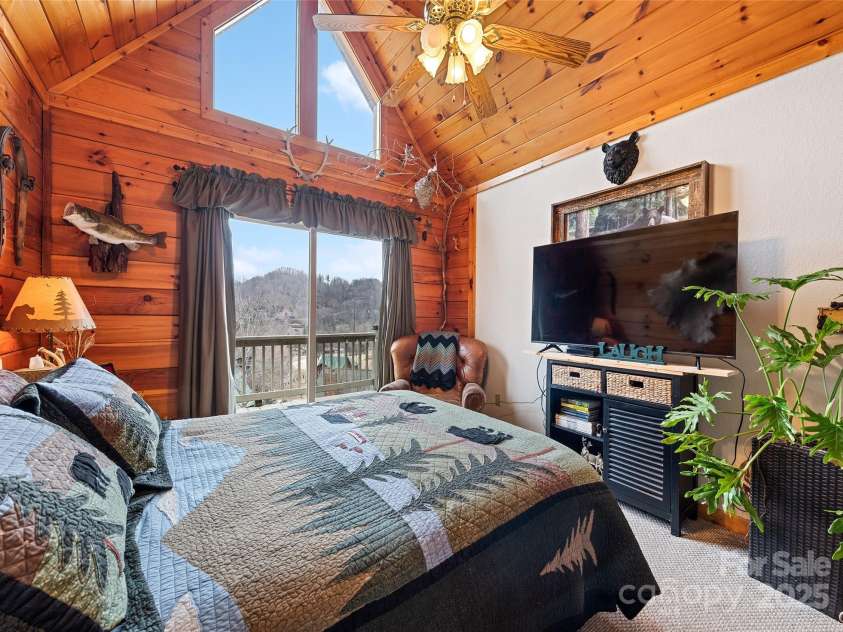 16 Hiawatha Drive, Maggie Valley, NC 28751.  MLS# CAR4331978, YatesRealty ID 5622. Primary Bedroom with a View