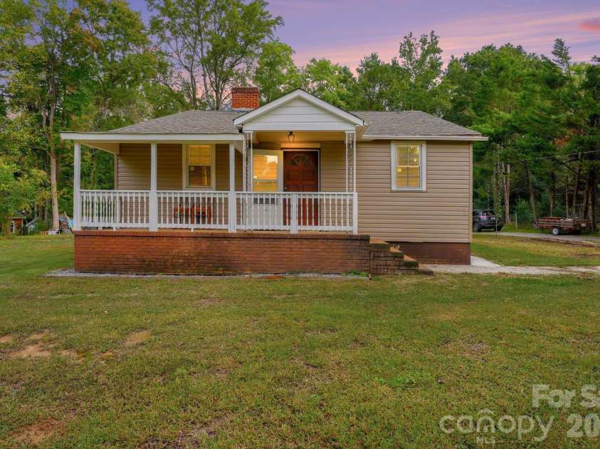 144 Ginger Lane, Mooresville, NC 28115.  MLS# CAR4432451, YatesRealty ID 56220. 
