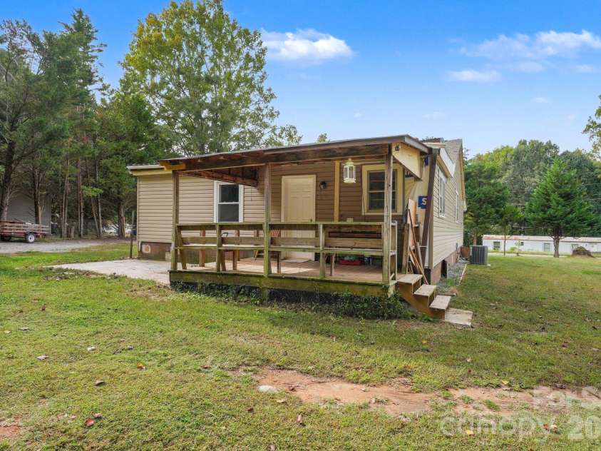 144 Ginger Lane, Mooresville, NC 28115.  MLS# CAR4432451, YatesRealty ID 56220. 