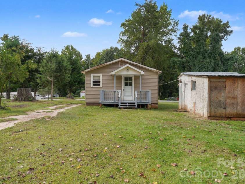144 Ginger Lane, Mooresville, NC 28115.  MLS# CAR4432451, YatesRealty ID 56220. 