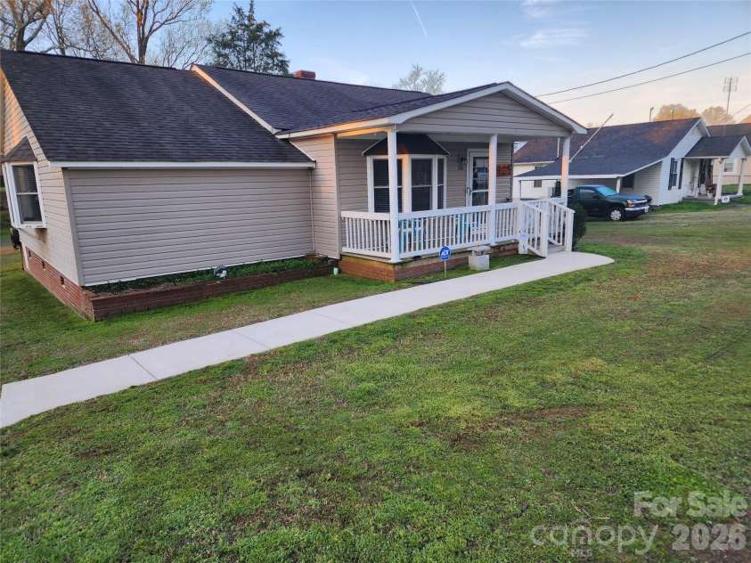 314 20th Street, Kannapolis, NC 28083.  MLS# CAR4433805, YatesRealty ID 56222. 