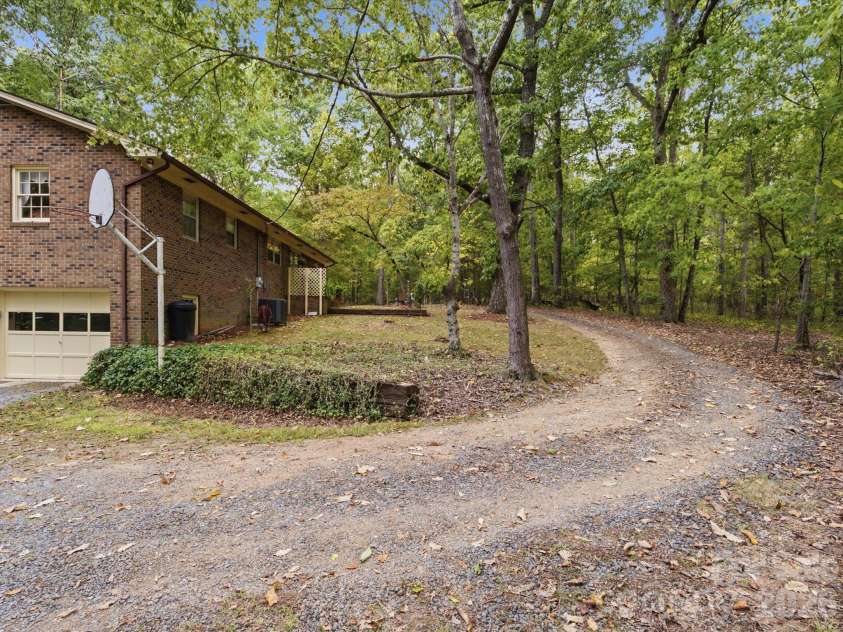 26729A Valley Drive, Albemarle, NC 28001.  MLS# CAR4430300, YatesRealty ID 56226. 
