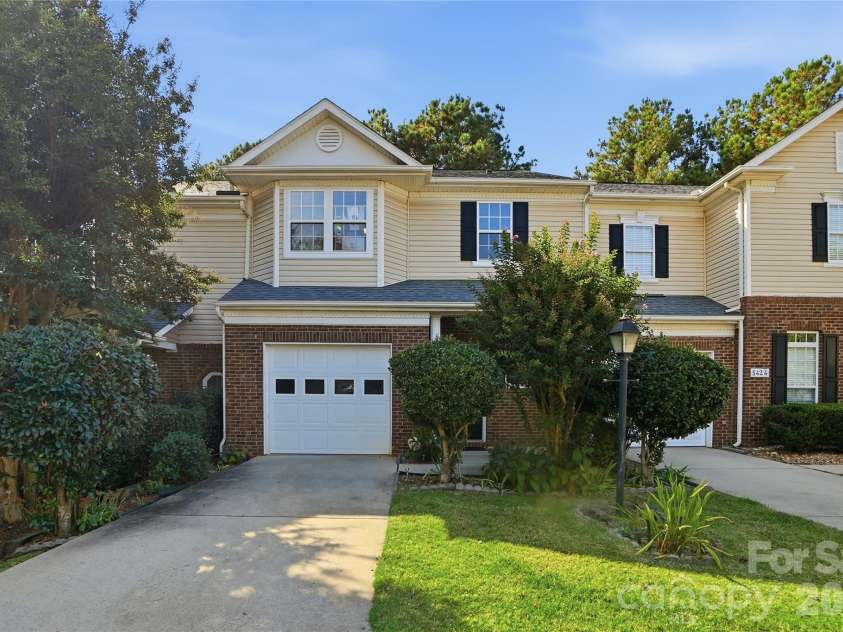 5426 Johnston Mill Court, Charlotte, NC 28269.  MLS# CAR4433561, YatesRealty ID 56227. 