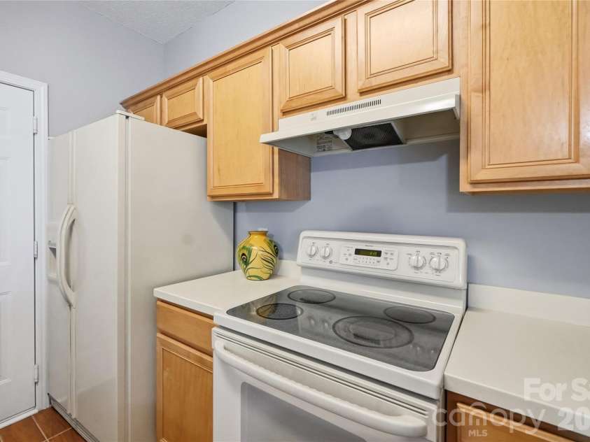 5426 Johnston Mill Court, Charlotte, NC 28269.  MLS# CAR4433561, YatesRealty ID 56227. 