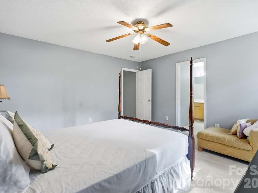5426 Johnston Mill Court, Charlotte, NC 28269.  MLS# CAR4433561, YatesRealty ID 56227. 