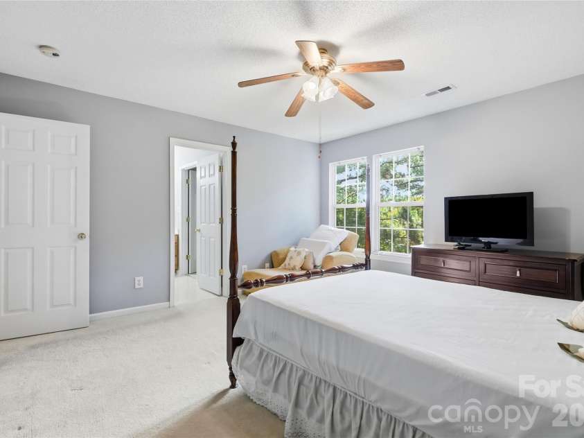 5426 Johnston Mill Court, Charlotte, NC 28269.  MLS# CAR4433561, YatesRealty ID 56227. 