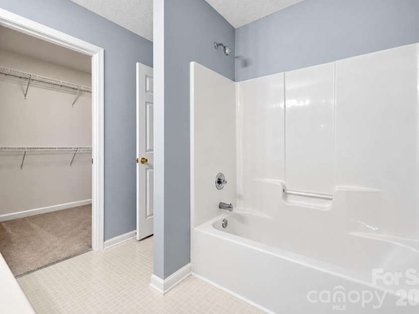 5426 Johnston Mill Court, Charlotte, NC 28269.  MLS# CAR4433561, YatesRealty ID 56227. 