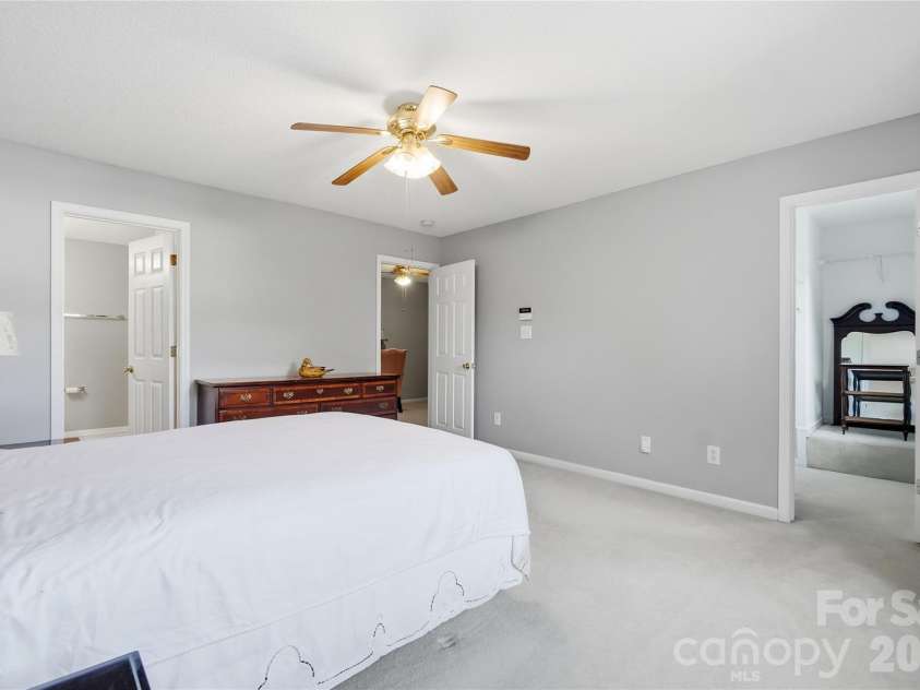 5426 Johnston Mill Court, Charlotte, NC 28269.  MLS# CAR4433561, YatesRealty ID 56227. 