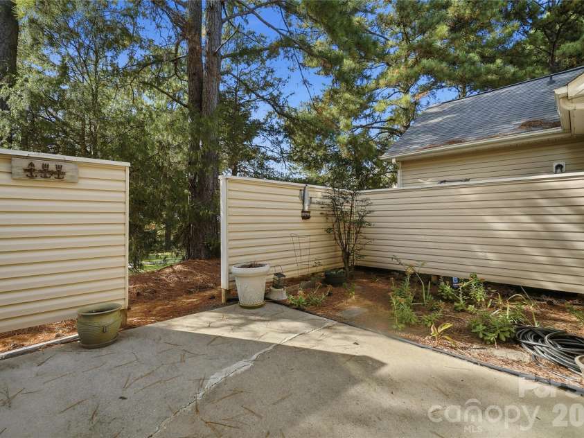5426 Johnston Mill Court, Charlotte, NC 28269.  MLS# CAR4433561, YatesRealty ID 56227. 