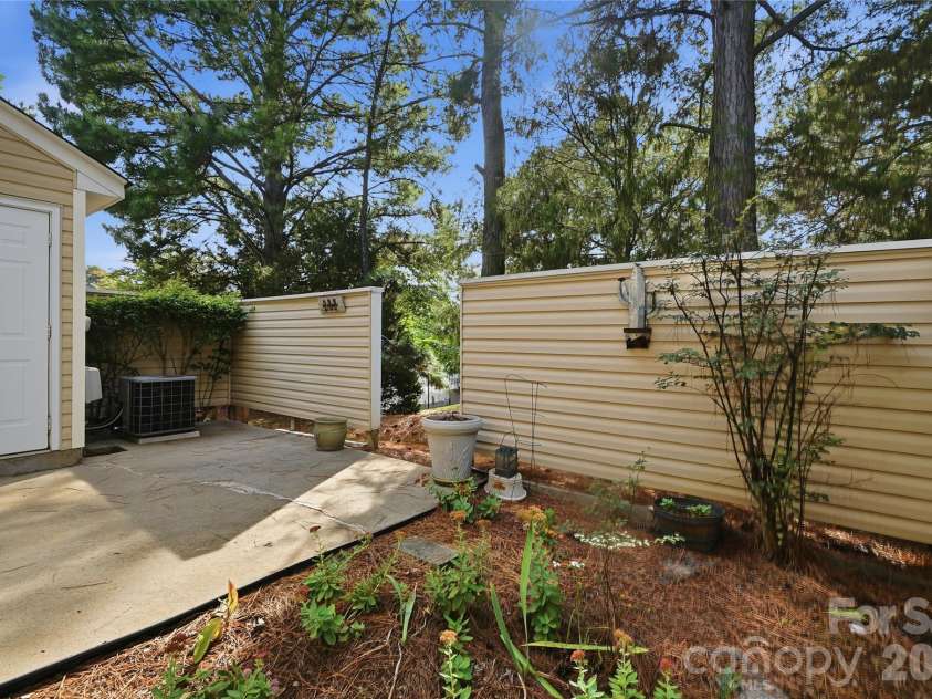 5426 Johnston Mill Court, Charlotte, NC 28269.  MLS# CAR4433561, YatesRealty ID 56227. 