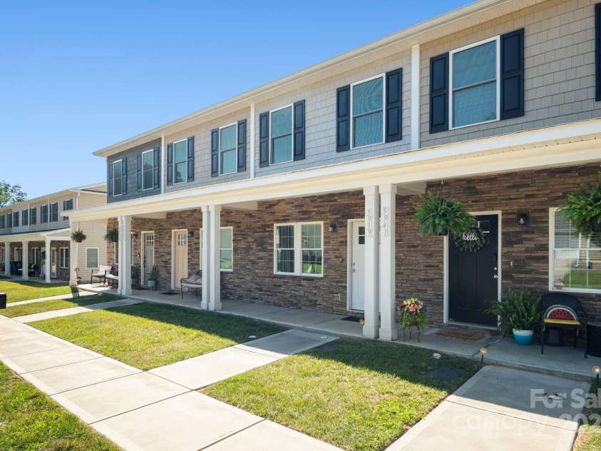 3939 Newhall Drive, Hickory, NC 28601.  MLS# CAR4211858, YatesRealty ID 5623. 