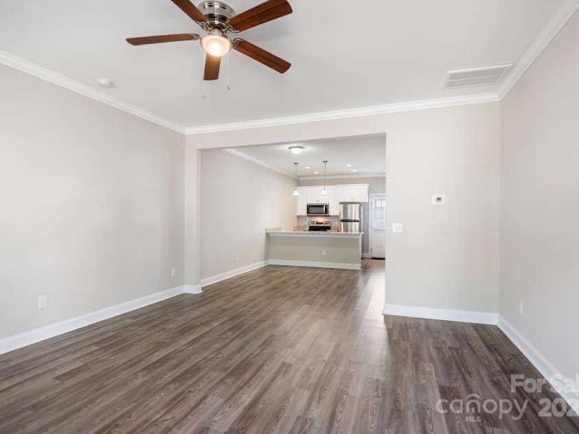 3939 Newhall Drive, Hickory, NC 28601.  MLS# CAR4211858, YatesRealty ID 5623. 