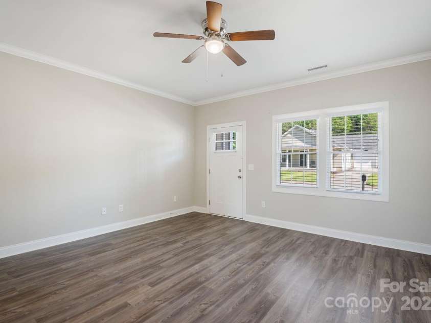 3939 Newhall Drive, Hickory, NC 28601.  MLS# CAR4211858, YatesRealty ID 5623. 