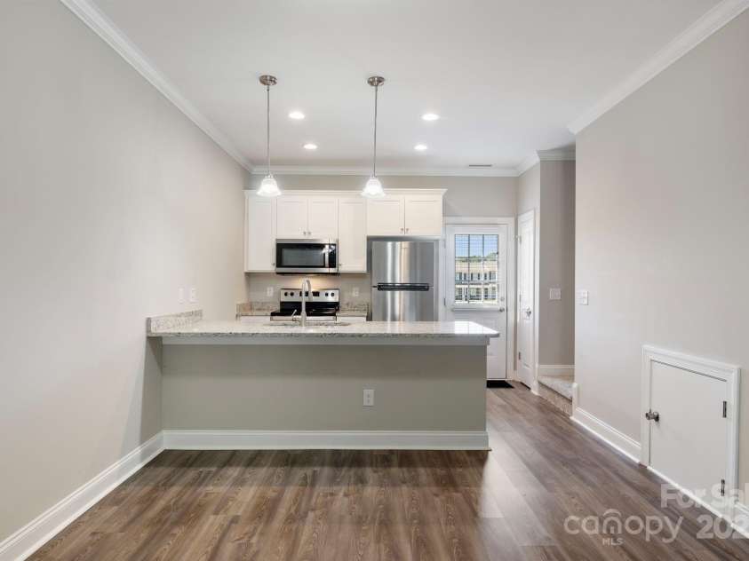 3939 Newhall Drive, Hickory, NC 28601.  MLS# CAR4211858, YatesRealty ID 5623. 