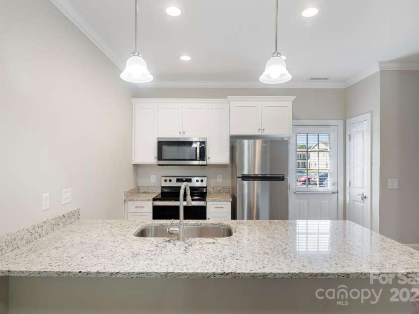 3939 Newhall Drive, Hickory, NC 28601.  MLS# CAR4211858, YatesRealty ID 5623. 