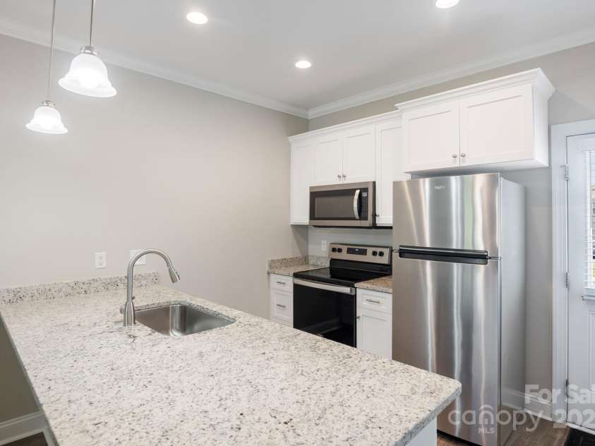 3939 Newhall Drive, Hickory, NC 28601.  MLS# CAR4211858, YatesRealty ID 5623. 