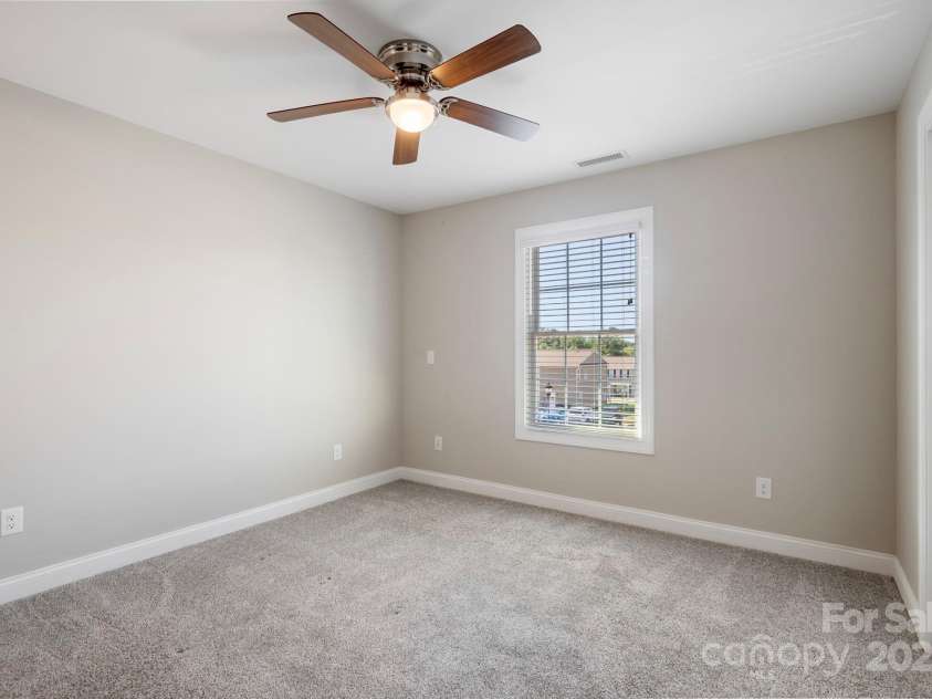 3939 Newhall Drive, Hickory, NC 28601.  MLS# CAR4211858, YatesRealty ID 5623. 