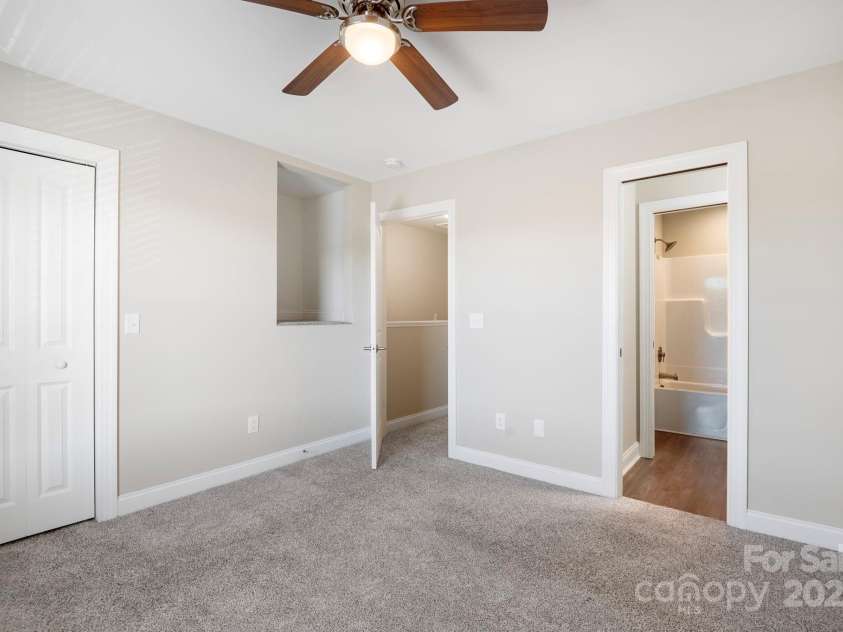 3939 Newhall Drive, Hickory, NC 28601.  MLS# CAR4211858, YatesRealty ID 5623. 