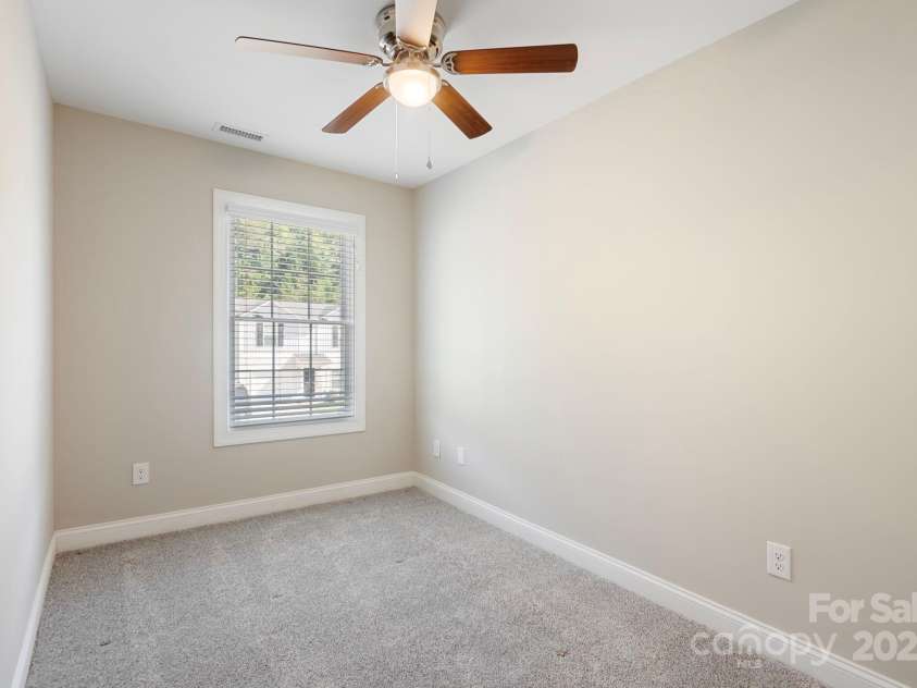 3939 Newhall Drive, Hickory, NC 28601.  MLS# CAR4211858, YatesRealty ID 5623. 