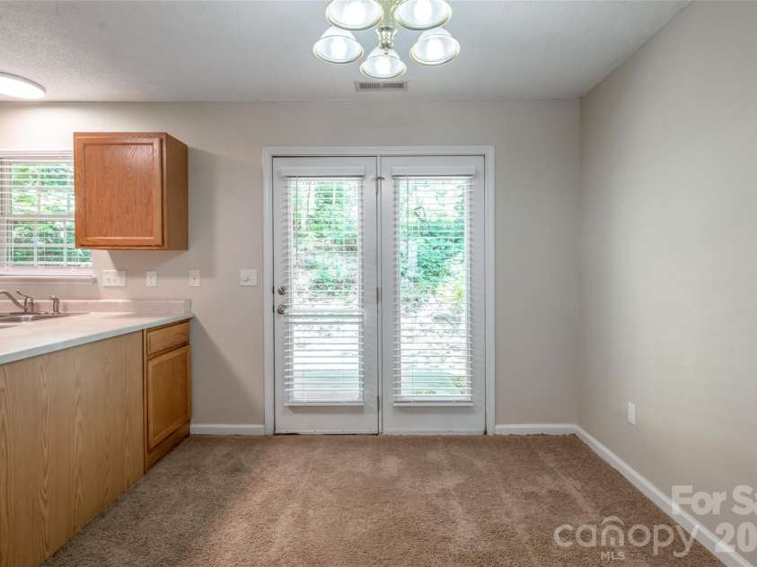 201 Birch Lane, Arden, NC 28704.  MLS# CAR4386730, YatesRealty ID 56230. Dining Area