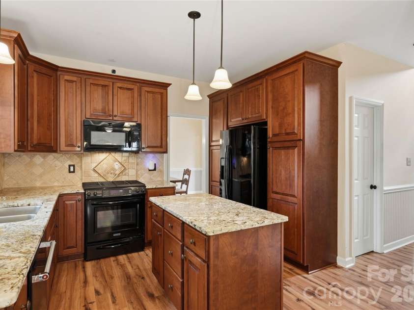 180 Bridgeport Drive, Mooresville, NC 28117.  MLS# CAR4431939, YatesRealty ID 56234. 