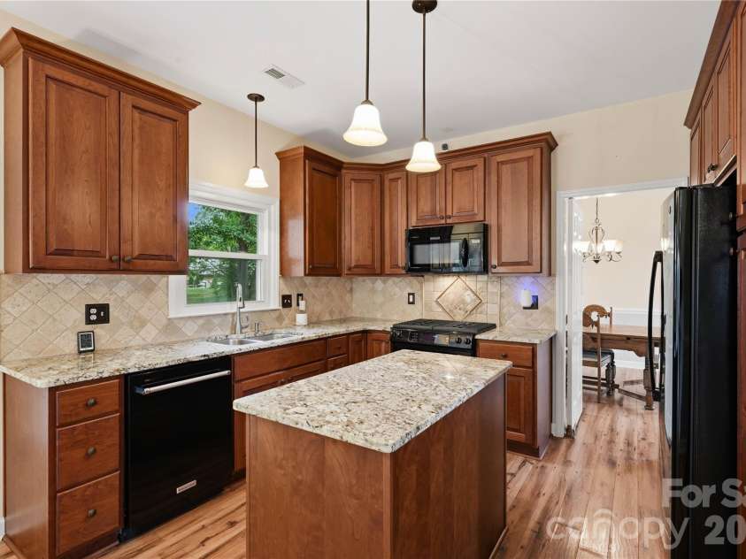 180 Bridgeport Drive, Mooresville, NC 28117.  MLS# CAR4431939, YatesRealty ID 56234. 