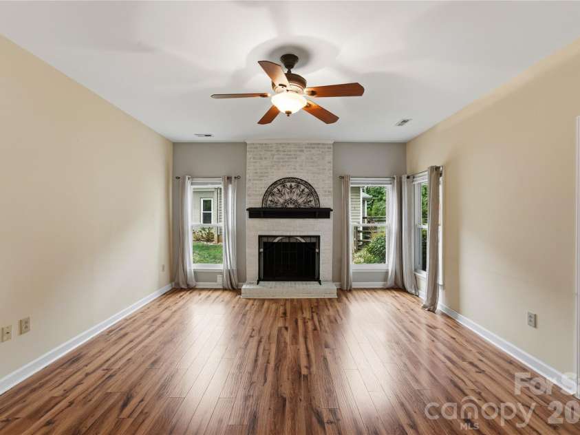 180 Bridgeport Drive, Mooresville, NC 28117.  MLS# CAR4431939, YatesRealty ID 56234. 