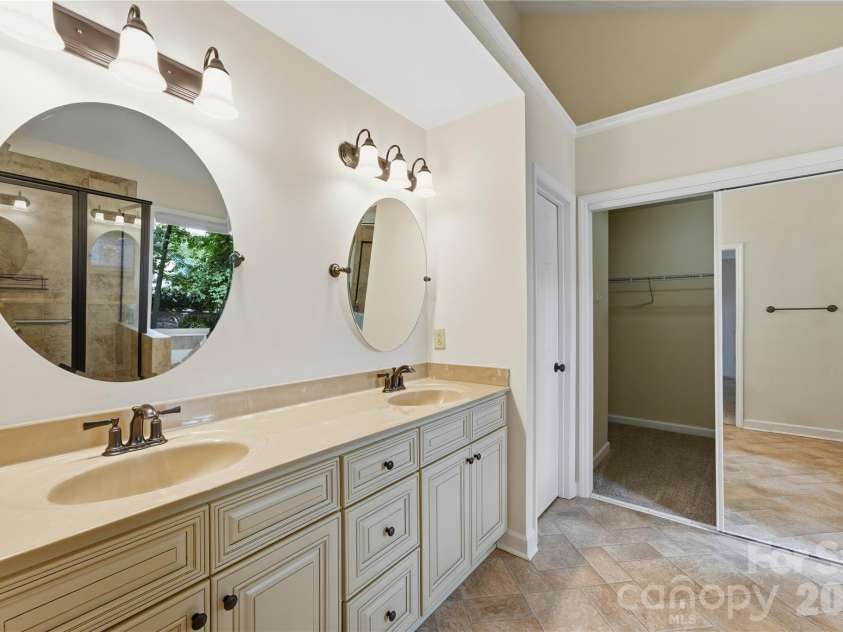 180 Bridgeport Drive, Mooresville, NC 28117.  MLS# CAR4431939, YatesRealty ID 56234. 