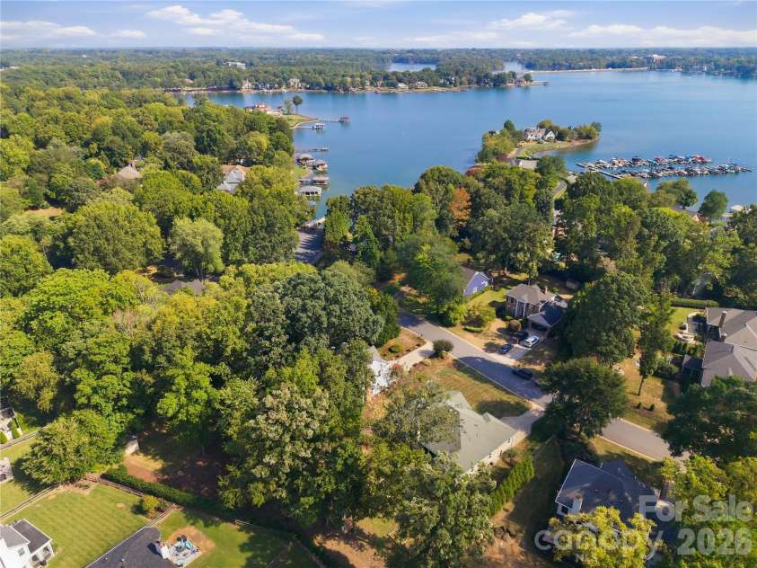 180 Bridgeport Drive, Mooresville, NC 28117.  MLS# CAR4431939, YatesRealty ID 56234. 