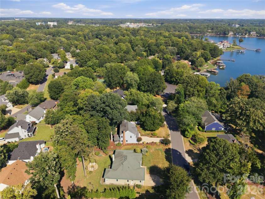 180 Bridgeport Drive, Mooresville, NC 28117.  MLS# CAR4431939, YatesRealty ID 56234. 