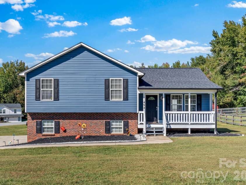 494 Sunset Ridge Lane, Lexington, NC 27295.  MLS# CAR4433823, YatesRealty ID 56237. 