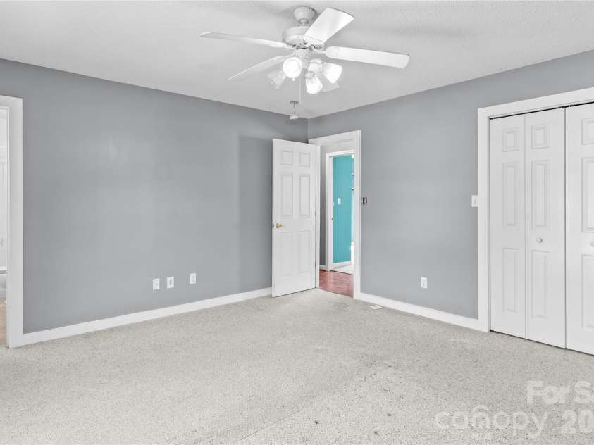 494 Sunset Ridge Lane, Lexington, NC 27295.  MLS# CAR4433823, YatesRealty ID 56237. 