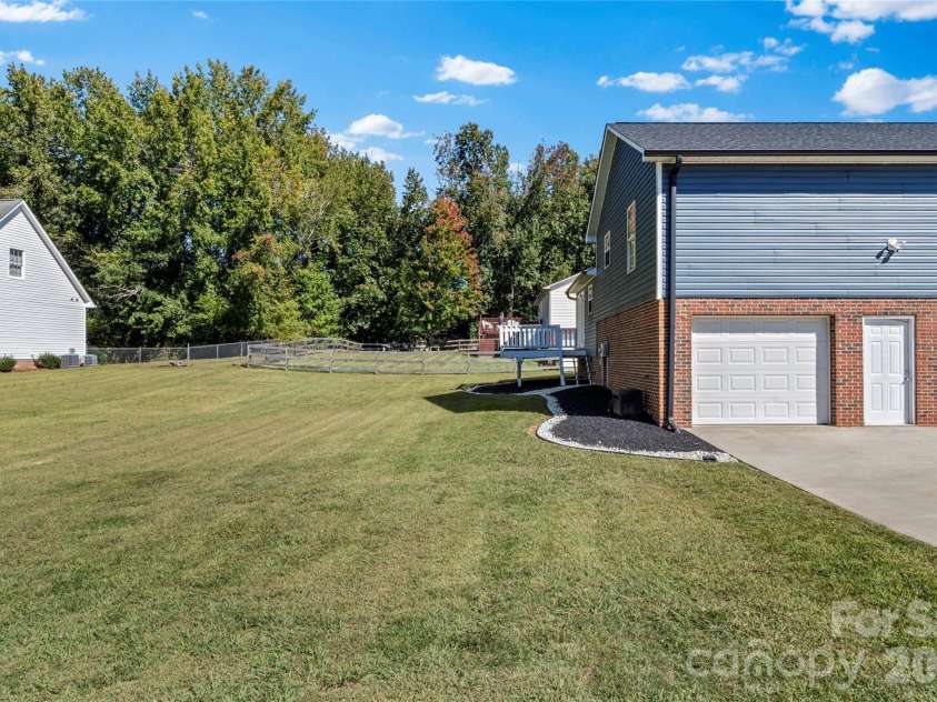 494 Sunset Ridge Lane, Lexington, NC 27295.  MLS# CAR4433823, YatesRealty ID 56237. 
